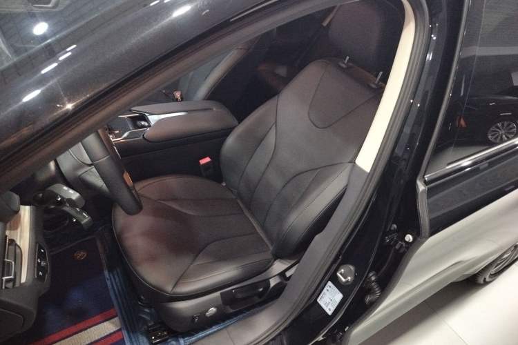 Used Hongqi E-QM5 2024 610 km PLUS
