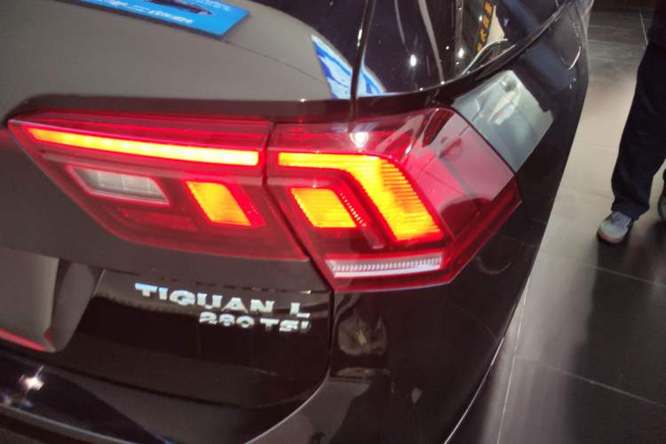 Used Volkswagen Tiguan L 2019 Revised Version 280TSI Automatic Two-Wheel Drive Panoramic Comfort Edition China VI Standard