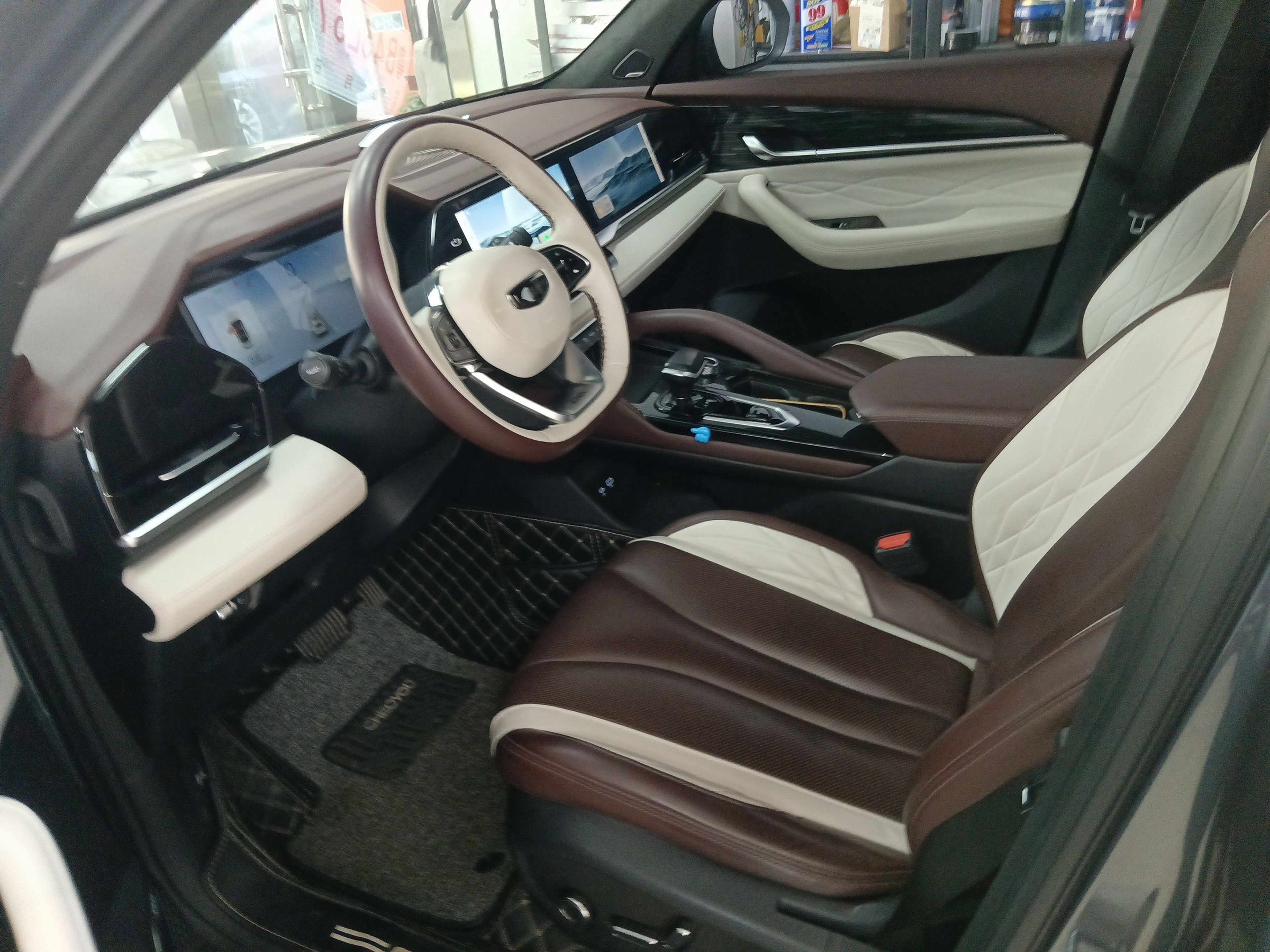 Переднее сиденье в автомобиле