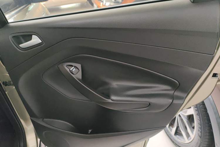 Used Ford Kuga 2015 1.5L GTDi Two-Wheel-Drive Comfort Model
