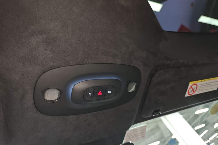 Used Xiaomi Auto SU7 2024 Four-Wheel Drive Ultra-Long Range Advanced Intelligent Driving Max Edition
