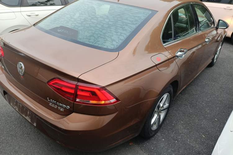 Used Volkswagen Lamando 2015 230TSI Manual Trend Edition
