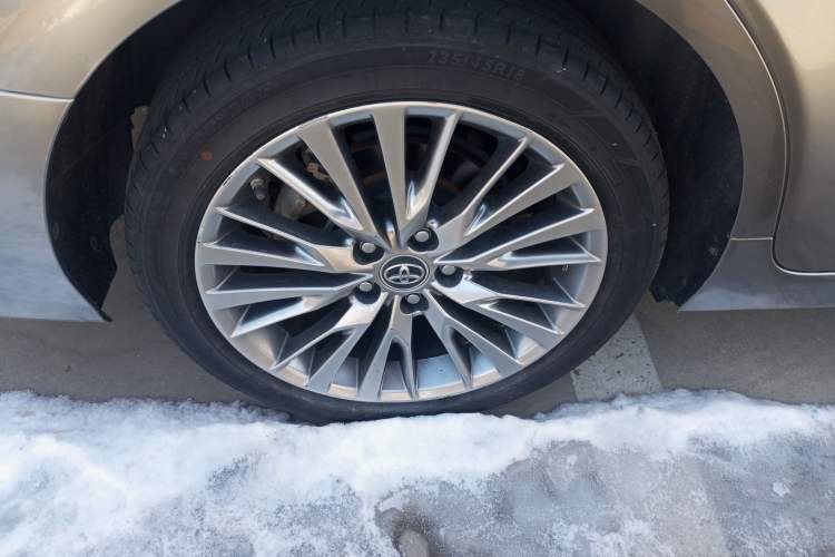 Used Toyota Camry 2019 Dual-Engine 2.5 HG Luxury Edition China VI Standard
