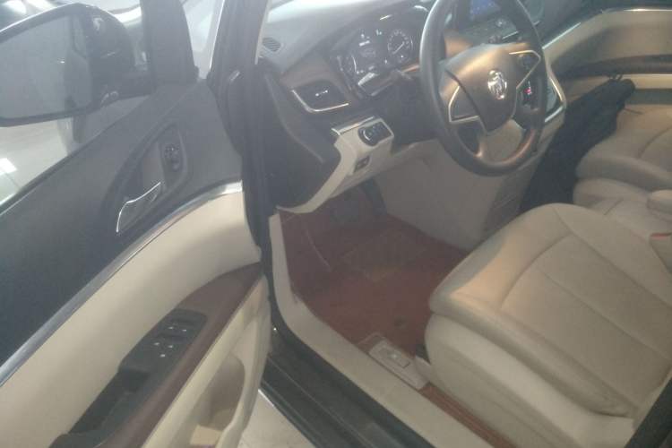 Used Buick GL8 2023 Land Executive Class Comfort Model
