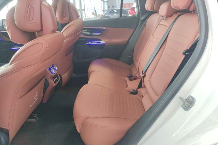 Used Mercedes-Benz GLC 2023 Facelift GLC 260 L 4MATIC Luxury Version 5 Seats