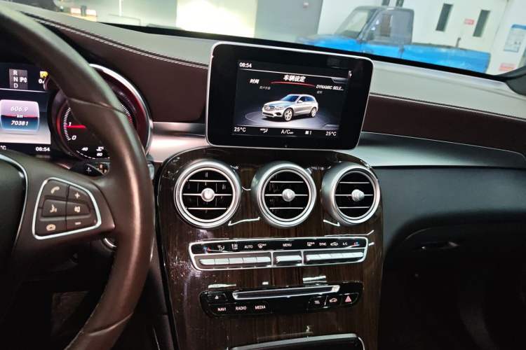 Used Mercedes-Benz GLC 2019 GLC 260 L 4MATIC Dynamic Model