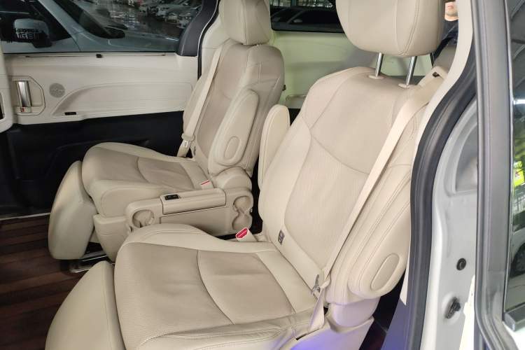 Used Toyota Sienna 2021 2.5L Hybrid Ultimate Edition
