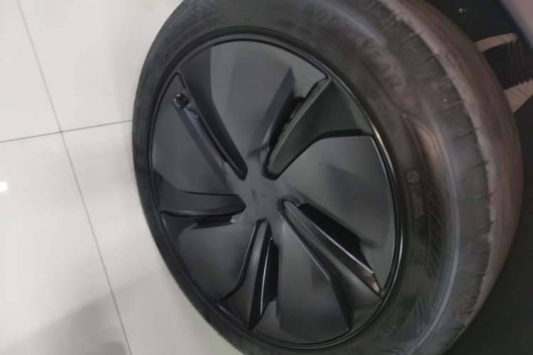Used Tesla Model Y 2025 Rear-Wheel-Drive Version
