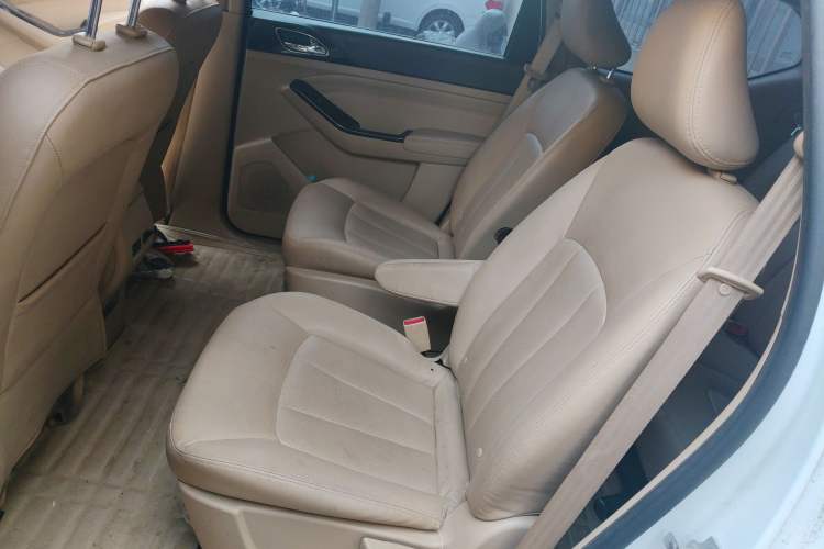 Used Baojun 730 2014 1.5L manual Comfort ESP version 7 seats
