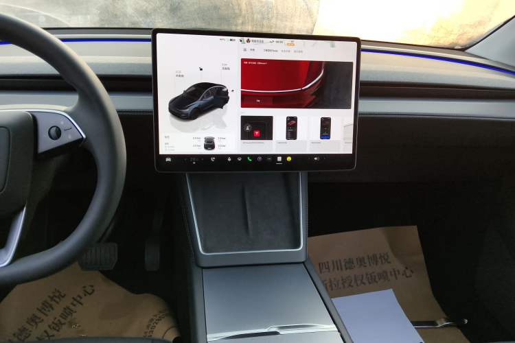 Used Tesla Model Y 2025 Long-Range All-Wheel-Drive Version