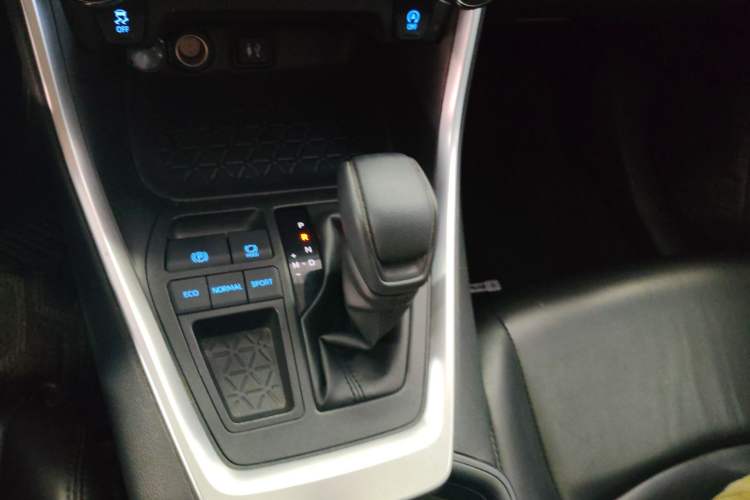 Used Toyota RAV4 2021 2.0L CVT Two-Wheel Drive Fashion Edition
