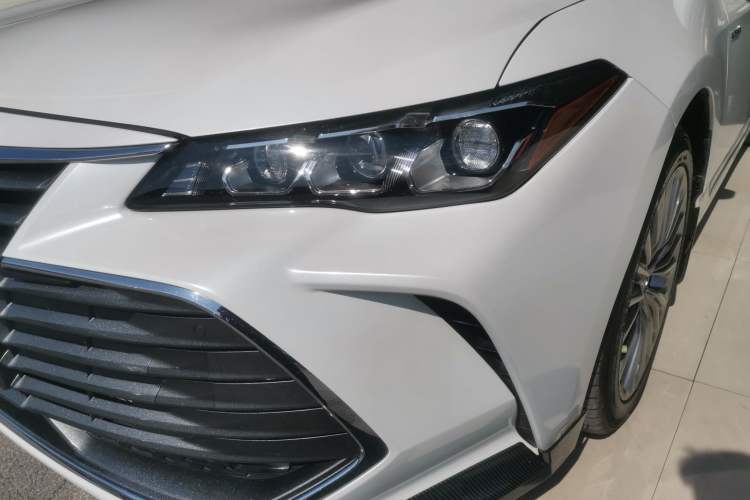 Used Toyota Avalon 2019 Dual-Engine 2.5L XLE Prestige Version China VI Standard
