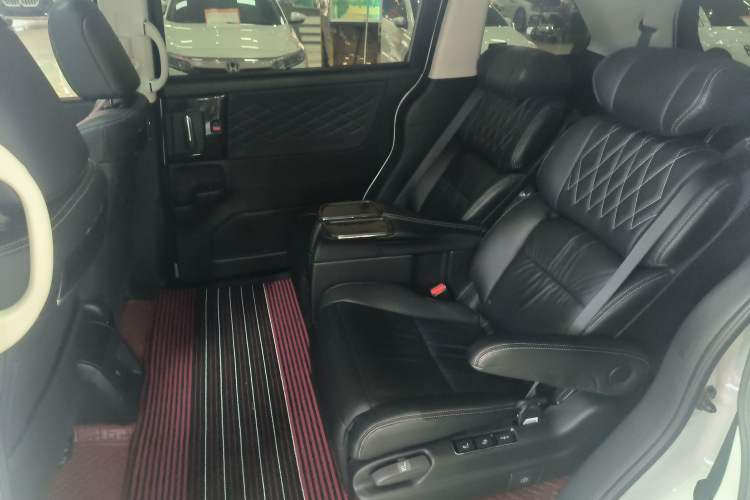 Used Honda Elysion 2019 2.0L Hybrid Luxury Edition
