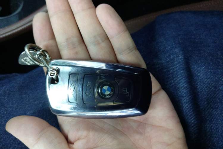 Used BMW 5 Series 2014 520Li Elegant Model
