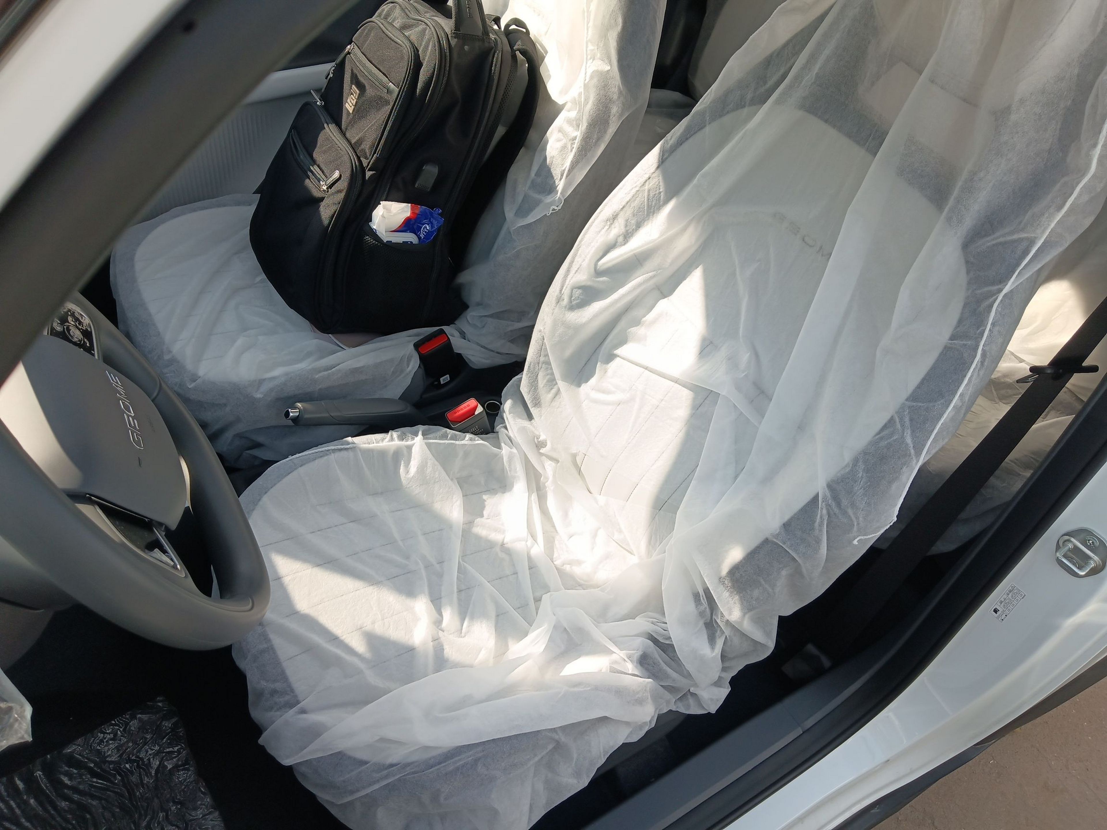 Переднее сиденье в автомобиле