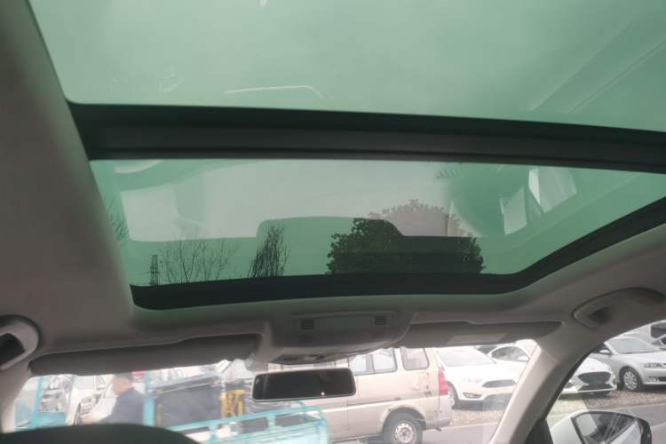 Used Volkswagen T-ROC 2019 230TSI DSG Two-Wheel-Drive Advanced Version China VI Standard
