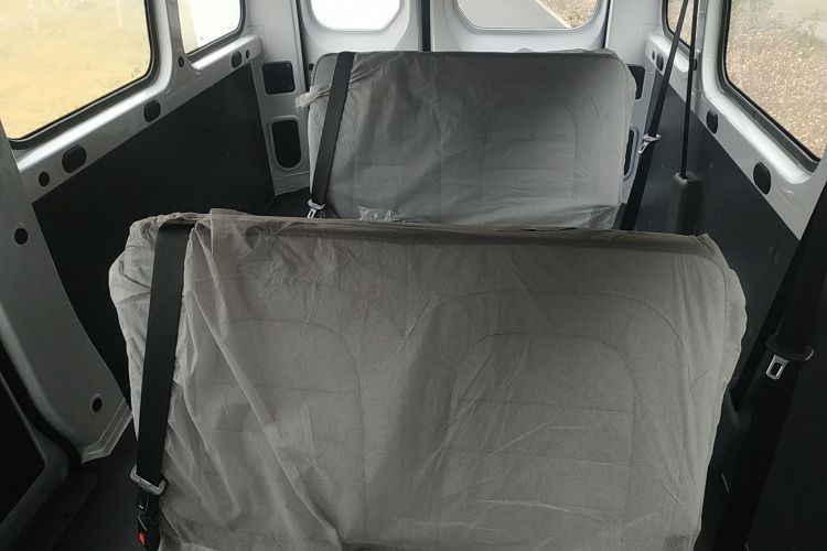 Used Wuling Yangguang 2024 300KM Comfort Version Passenger Van 75kW
