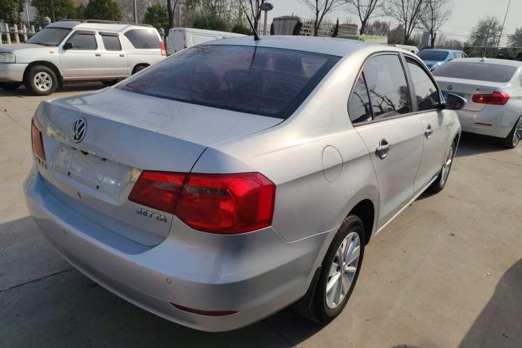 Used Volkswagen Jetta 2015 1.6L Manual Comfort Model
