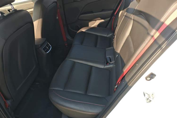 Used Hyundai Elantra 2019 1.4T Dual-Clutch Xuan Dong · Dynamic Model
