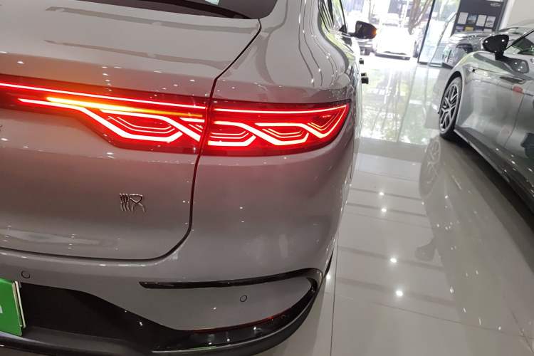 Used BYD Han 2025 EV Intelligent Driving Edition 701KM LiDAR Flagship Model
