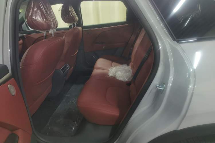 Used ARCFOX Alpha T5 2026 Model Range-Extended 1215 Yuanjing Smart Driving Version
