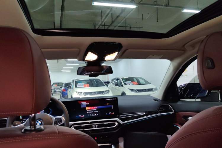 Used BMW i3 2023 eDrive 40 L Midnight Sports Package
