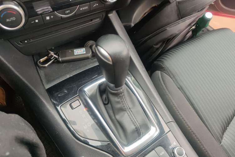 Used Mazda Mazda 3 Axela 2016 Sedan 1.5L Automatic Luxury Model
