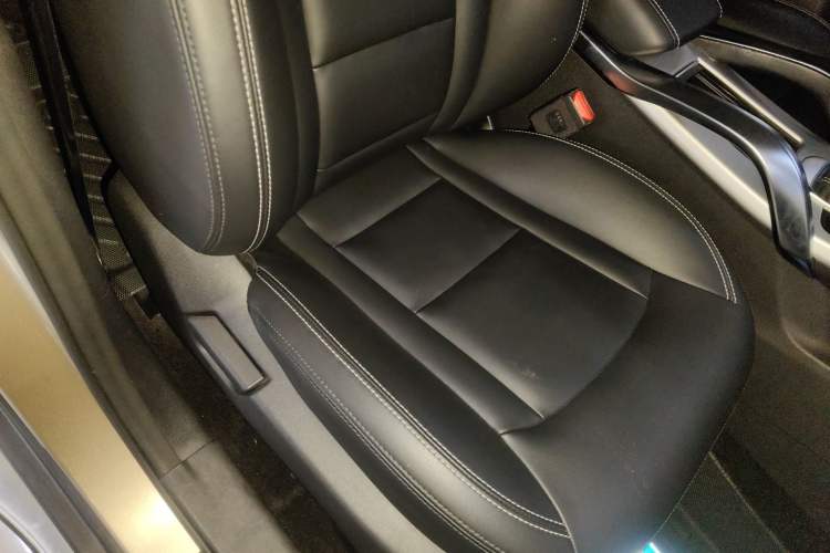 Used Geely Auto Emgrand X7 Sport 2016 2.0L Manual Smart Connect Version
