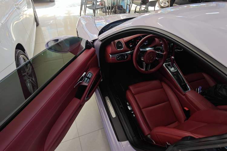 Used Porsche 718 2016 Cayman 2.0T
