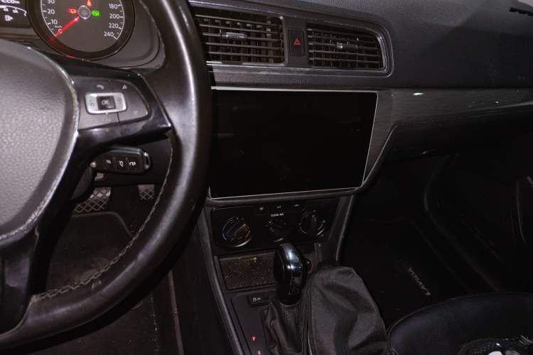 Used Volkswagen Lavida 2017 1.6L Automatic Fashion Edition
