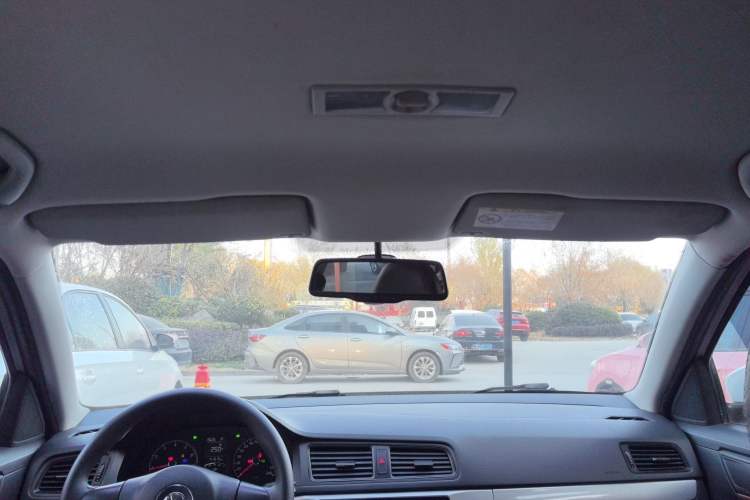 Used Volkswagen Gran Lavida 2013 1.6L Automatic Fashion Model
