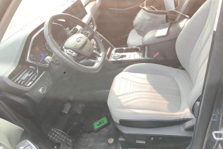 Used Ford Escape 2020 EcoBoost 245 Two-Wheel-Drive Titanium Edition
