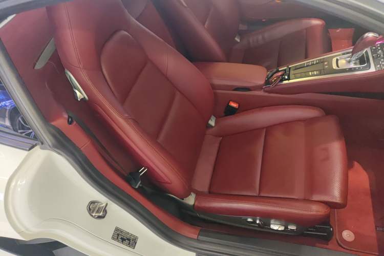 Used Porsche 718 2016 Cayman 2.0T
