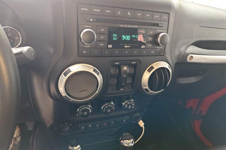 Used  Wrangler 2015 3.0L Sahara Four-Door Edition