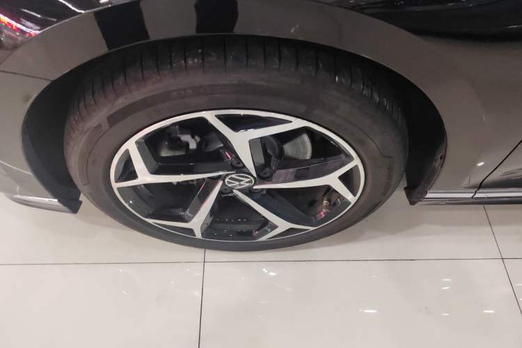 Used Volkswagen Magotan 2025 Revised Version Zhongxiang Edition 330TSI DSG Luxury Trim
