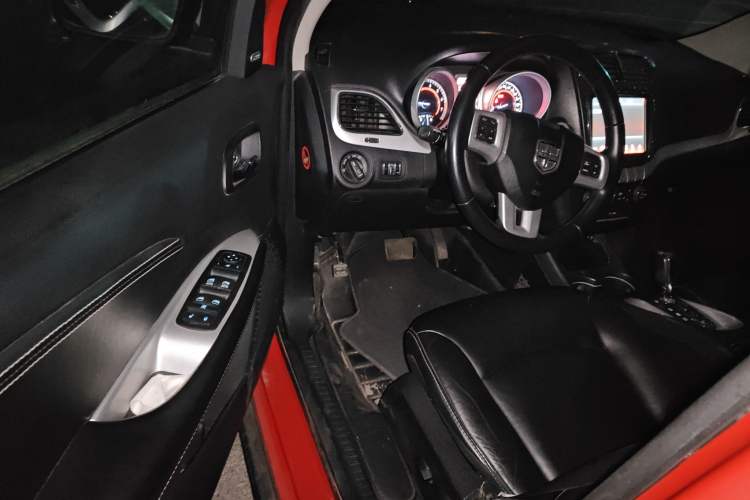 Used Dodge Journey 2013 2.4L Two-Wheel Drive Luxury Version