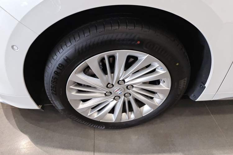 Used Buick Century 2025 2.0T Seven-Seater Yinshi Edition
