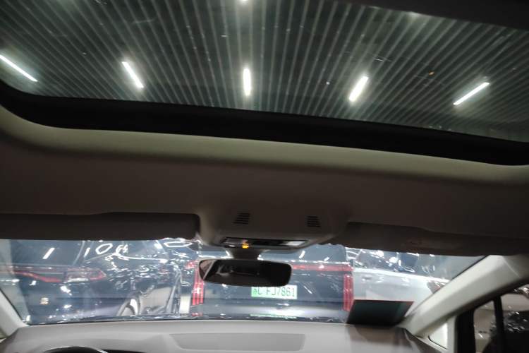 Used Volkswagen Viloran 2022 330TSI Luxury Edition
