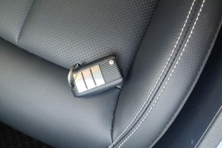 Used Roewe RX5 2016 20T Two-Wheel Drive Automatic Internet Smart Edition
