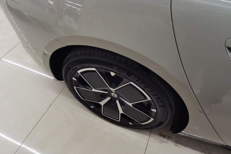 Used  SU7 2024 Rear-Drive Ultra-Long Range Advanced Pro-Level Intelligent Driving Version