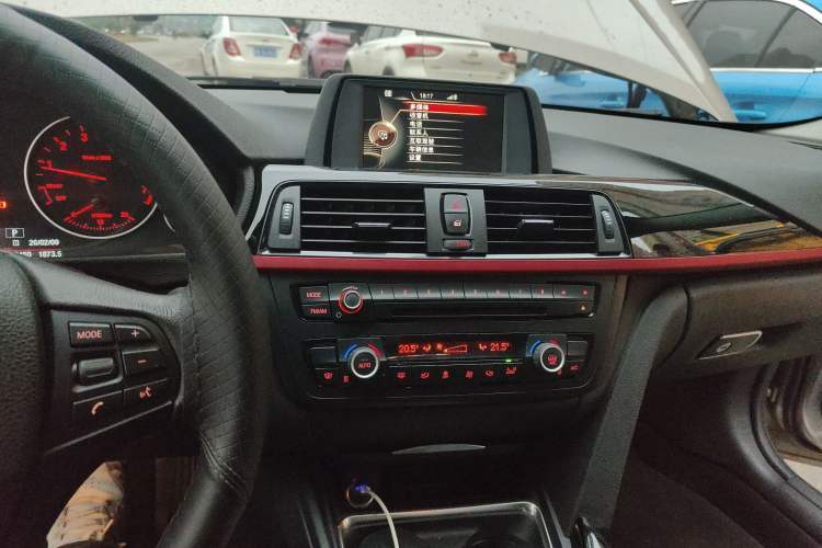 Used BMW 3 Series 2015 320Li Luxury Edition Fashion Model
