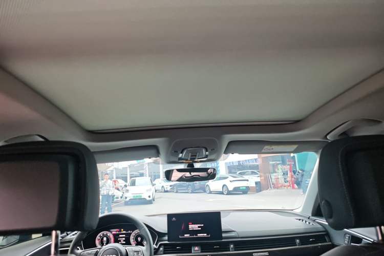 Used Audi A4L 2022 40 TFSI Luxury Dynamic Model
