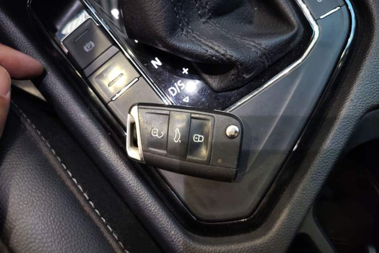 Used Volkswagen Tiguan L 2019 330TSI Automatic Two-Wheel Drive Smart Luxury Version China VI Standard
