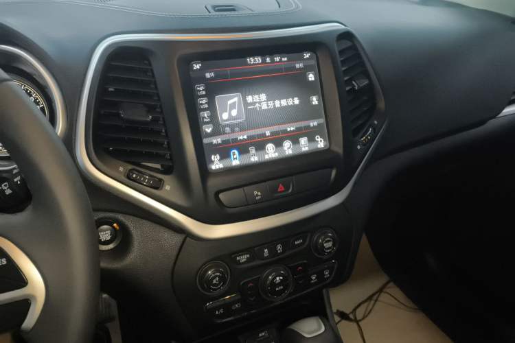 Used  Cherokee 2017 2.4L Leading Smart Edition
