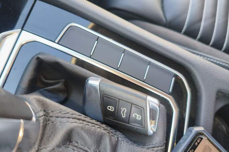 Used Volkswagen Magotan 2020 330TSI DSG Leading Model
