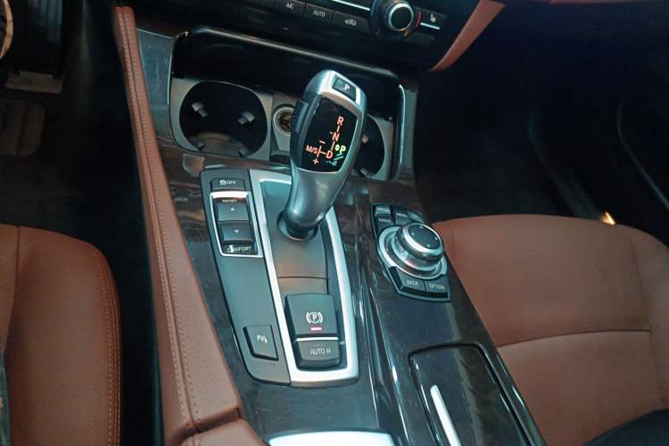 Used BMW 5 Series 2017 525Li Leading Model
