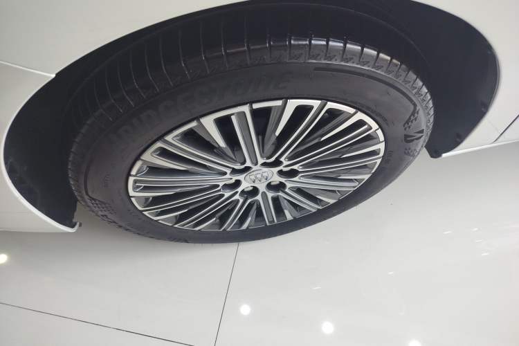 Used Buick GL8 New Energy 2024 Lu Zun Luxury Edition 7-Seater
