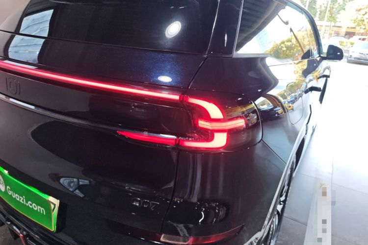 Used  Q07 2025 215 Prestige Edition
