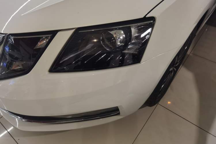 Used Skoda Octavia 2019 1.5L Automatic Smart Drive Luxury Edition China VI Standard
