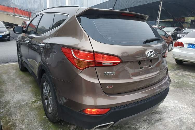 Used Hyundai Santa Fe 2015 2.4L Automatic Two-Wheel Drive Smart Version 5 Seats
